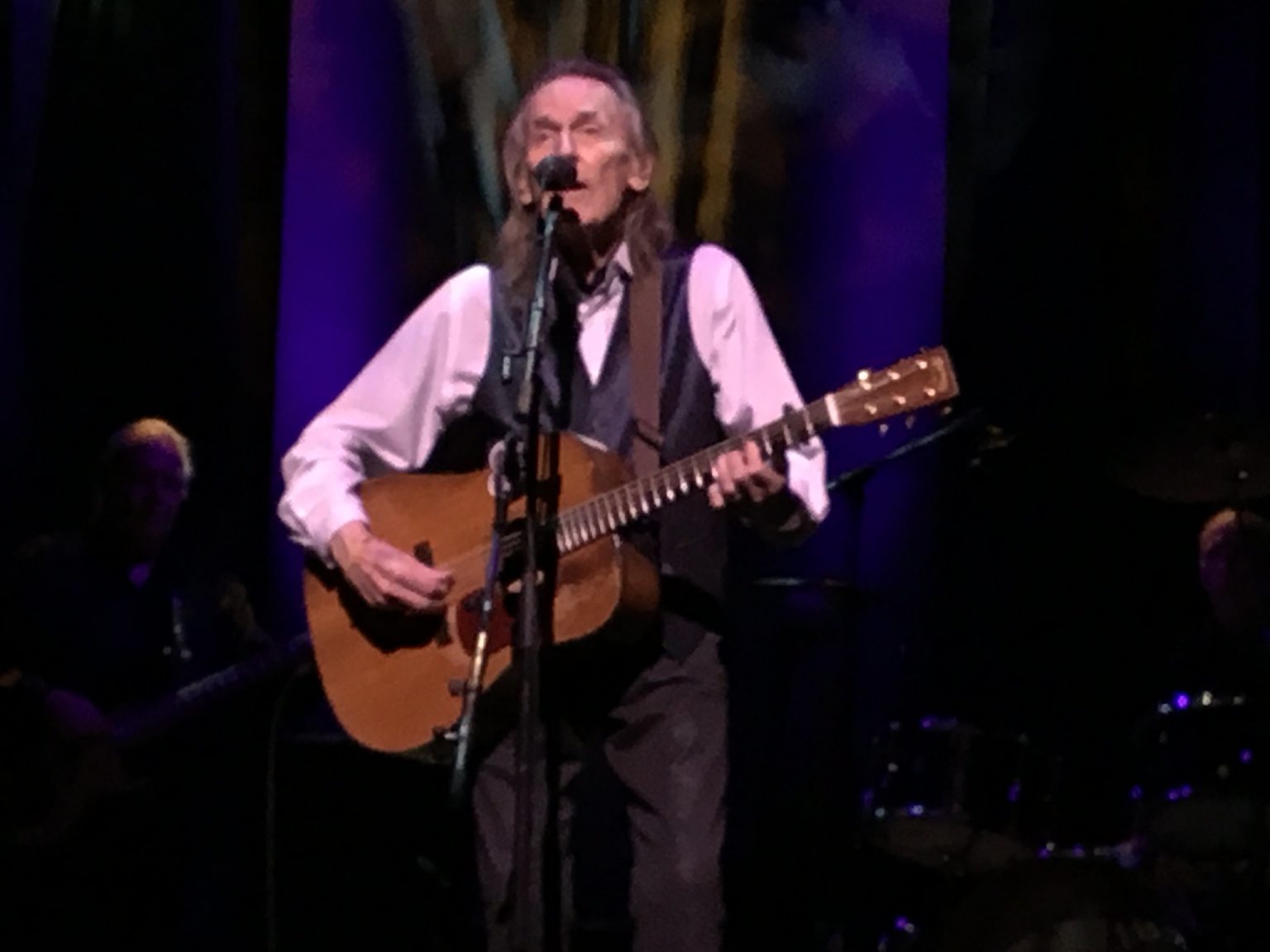 what-is-singer-gordon-lightfoot-s-net-worth-plunged-in-debt